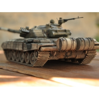 Подарочный набор со сборной моделью "Танк с активной броней Т-72Б", 1:35 Звезда
