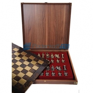 Шахматы "Троянские воины" в кейсе (коричневая доска), средние