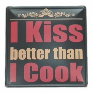 Табличка металлическая "I kiss better than I cook"
