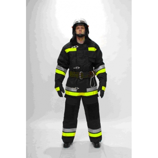 Пожарный в боевой одежде